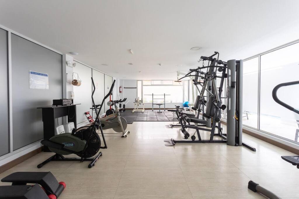 Departamento 3 Dormitorios, 2 Banos, Piscina, Gym, Junto Al Sheraton, Wiffi, Parking Quito