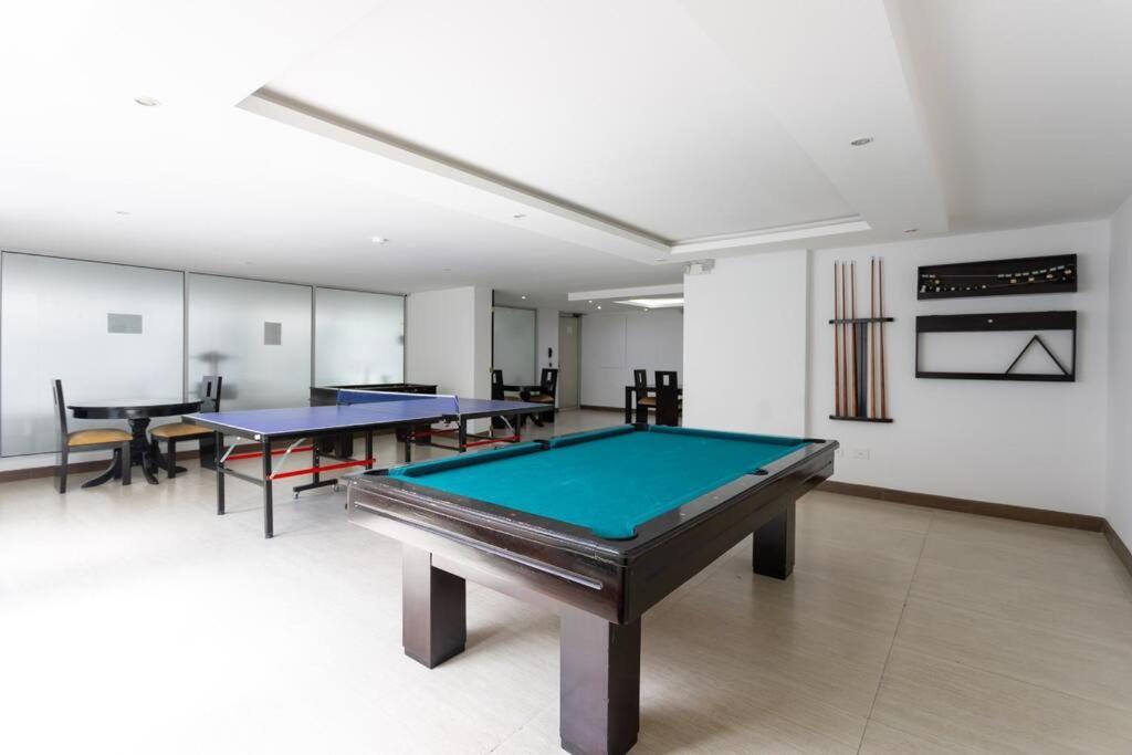 Apartment Departamento 3 Dormitorios, 2 Banos, Piscina, Gym, Junto Al Sheraton, Wiffi, Parking Quito
